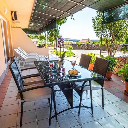 Apartments Sandra Apartman Kornic